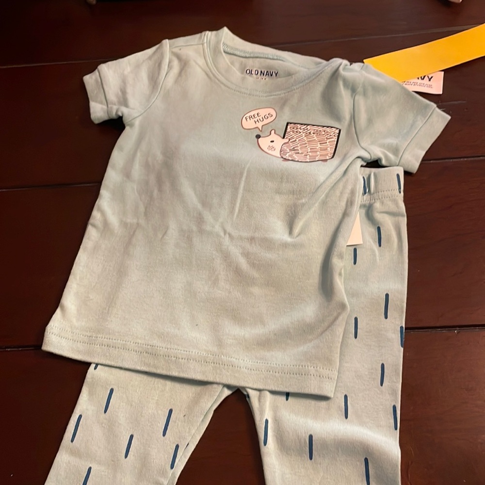 Old Navy pajamas 12-18 mos